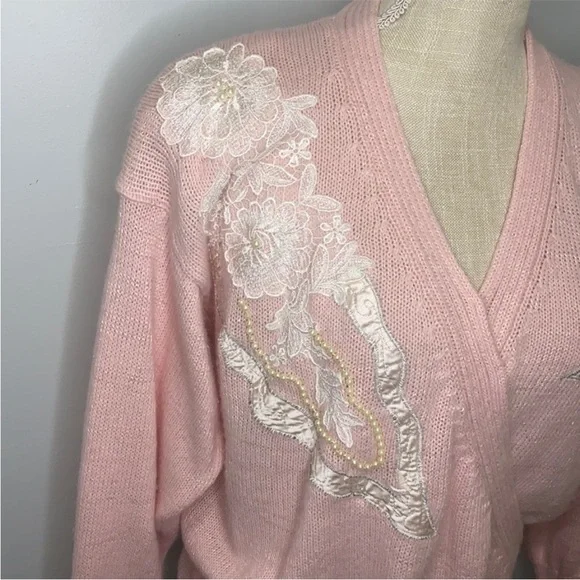 Women's Jaclyn Smith Pink V-Neck Vintage Sweater with Floral Embroidery Size L - Picture 3 of 12